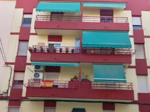 Balcones y paramentos de fachada tras la rehabilitación en Elche